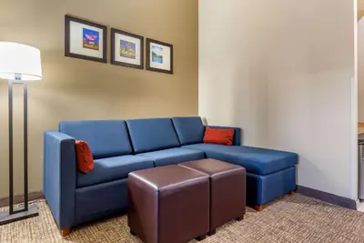 Photo 2 - Comfort Suites Greensboro-High Point