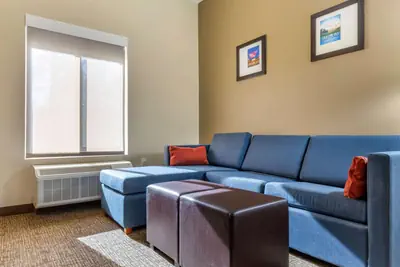 Photo 5 - Comfort Suites Greensboro-High Point