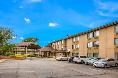 Photo 2 - Quality Inn & Suites Lawrence - University Area