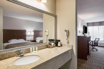 Photo 4 - Quality Inn & Suites Lawrence - University Area