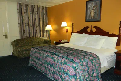 Photo 3 - Fairfax Motel