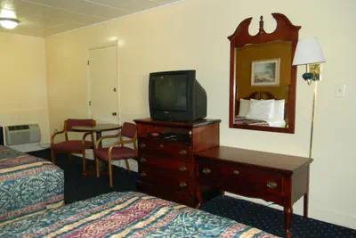 Photo 4 - Fairfax Motel