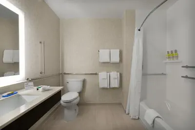Photo 3 - Holiday Inn Express & Suites - Fayetteville South by IHG