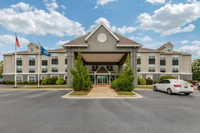 Photo 2 - Clarion Pointe Columbus-Bradley Park