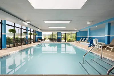 Photo 3 - Holiday Inn Express & Suites - North Brunswick by IHG