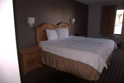 Photo 4 - Bestway Inn