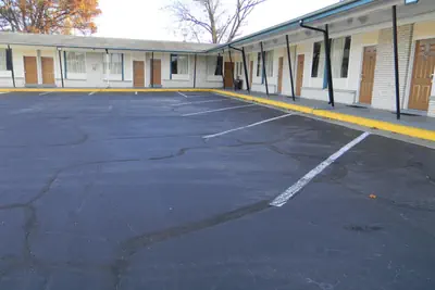 Photo 2 - Fairfax Motel