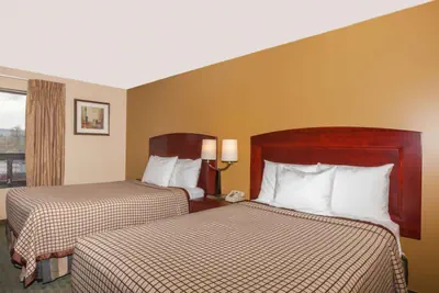 Photo 4 - Days Inn by Wyndham Utica