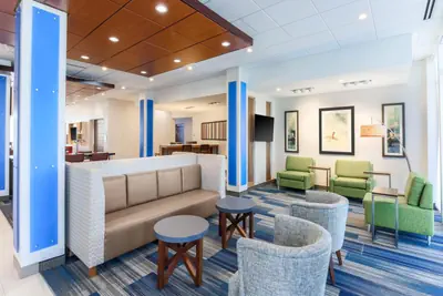 Photo 3 - Holiday Inn Express & Suites Chicago O'Hare Airport by IHG