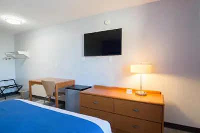 Photo 3 - Americas Best Value Inn East Peoria