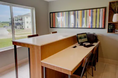 Photo 2 - Holiday Inn Express & Suites Le Mars by IHG