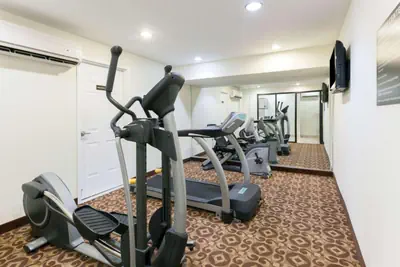 Photo 4 - Super 8 by Wyndham Decatur/Dntn/Atlanta Area
