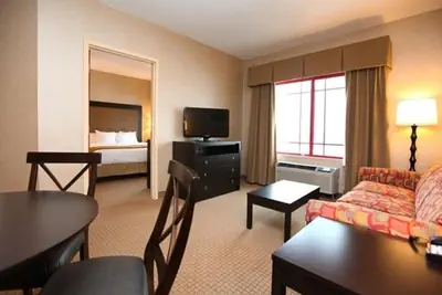 Photo 2 - Holiday Inn Express & Suites - Olathe North by IHG