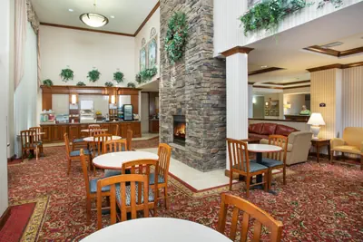 Photo 4 - Holiday Inn Express Hotel & Suites Marion by IHG