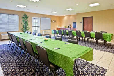 Photo 4 - Holiday Inn Express Hotel & Suites Paragould by IHG