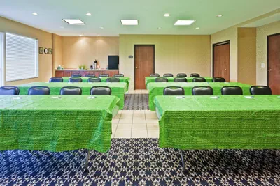 Photo 3 - Holiday Inn Express Hotel & Suites Paragould by IHG