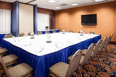 Photo 5 - Holiday Inn Express Hotel & Suites Coralville by IHG
