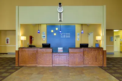 Photo 3 - Holiday Inn Express Hotel & Suites Kansas City Sports Complex by IHG