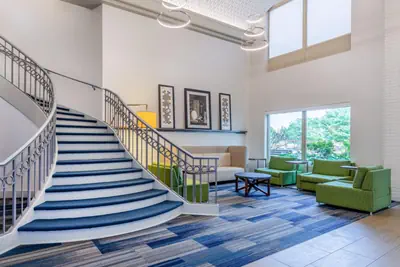 Photo 3 - Holiday Inn Express & Suites Chicago-Midway Airport by IHG