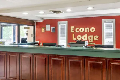 Photo 4 - Econo Lodge Burlington I-40