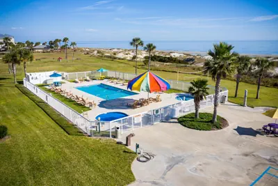 Photo 4 - Days Inn & Suites by Wyndham Jekyll Island