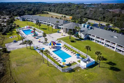 Photo 5 - Days Inn & Suites by Wyndham Jekyll Island