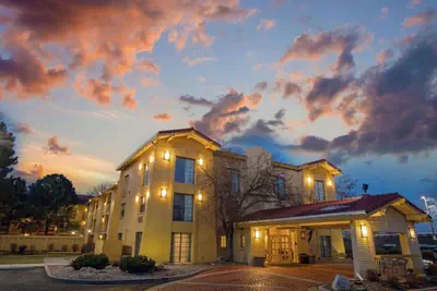 Photo 4 - Travelodge by Wyndham Golden-Denver
