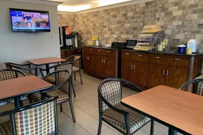 Photo 5 - Days Inn by Wyndham Jonesboro AR