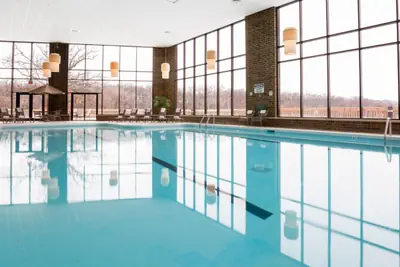 Photo 3 - Holiday Inn Chicago Nw Crystal Lk Conv Ctr by IHG