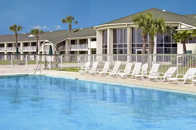 Photo 2 - Days Inn & Suites by Wyndham Jekyll Island