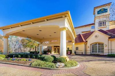 Photo 3 - La Quinta by Wyndham Raleigh Cary