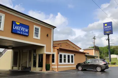 Photo 2 - Lake View Inn & Suites