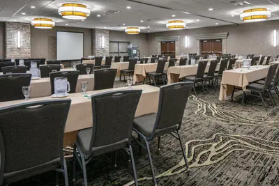 Photo 3 - Holiday Inn Hotel & Suites Des Moines-Northwest by IHG