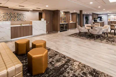 Photo 4 - SureStay Plus Hotel by Best Western Chicago Lombard