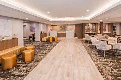 Photo 5 - SureStay Plus Hotel by Best Western Chicago Lombard