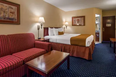 Photo 3 - SureStay Plus Hotel by Best Western Chicago Lombard