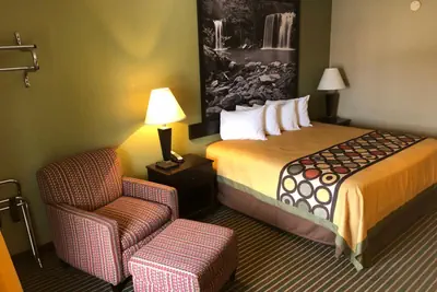 Photo 2 - Super 8 by Wyndham Harrison AR