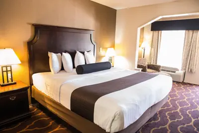 Photo 3 - Mockingbird Inn & Suites