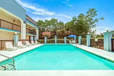 Photo 3 - Baymont by Wyndham McDonough