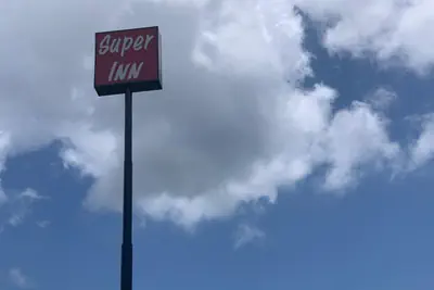 Photo 2 - Super Inn