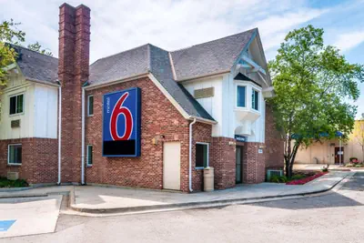 Photo 2 - Motel 6-Arlington Heights, IL - Chicago North Central