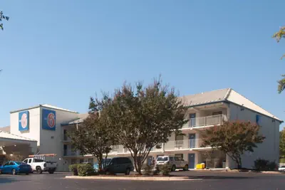 Photo 2 - Motel 6-Raleigh, NC - Cary