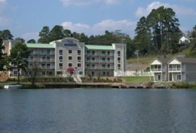 Photo 3 - Baymont on the lake by Wyndham Hot Springs