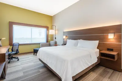 Photo 4 - Holiday Inn Express & Suites - Springfield North by IHG