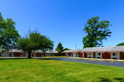 Photo 3 - OAKS MOTEL GREENSBORO NC