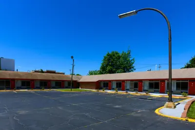 Photo 2 - OAKS MOTEL GREENSBORO NC