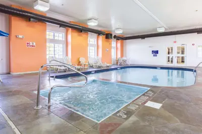 Photo 2 - Motel 6-Huron, OH - Sandusky