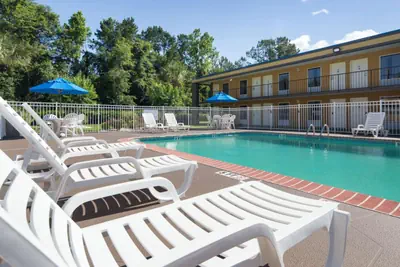 Photo 2 - Best Western Of Walterboro