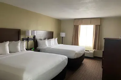 Photo 4 - The Atrium Hotel on Third