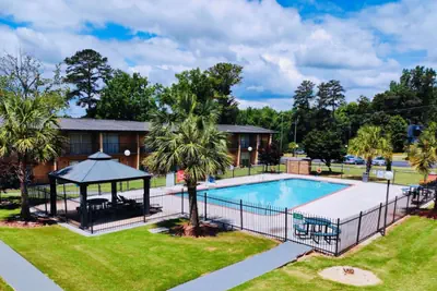 Photo 4 - Howard Johnson by Wyndham Athens